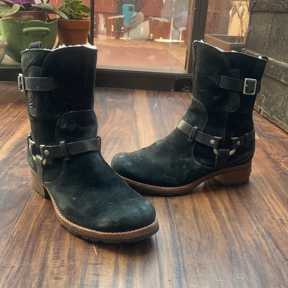 UGG Australia 5604 Black ENDELL Harness Biker Suede Shearling Boots Size 6.5 - Picture 7 of 17